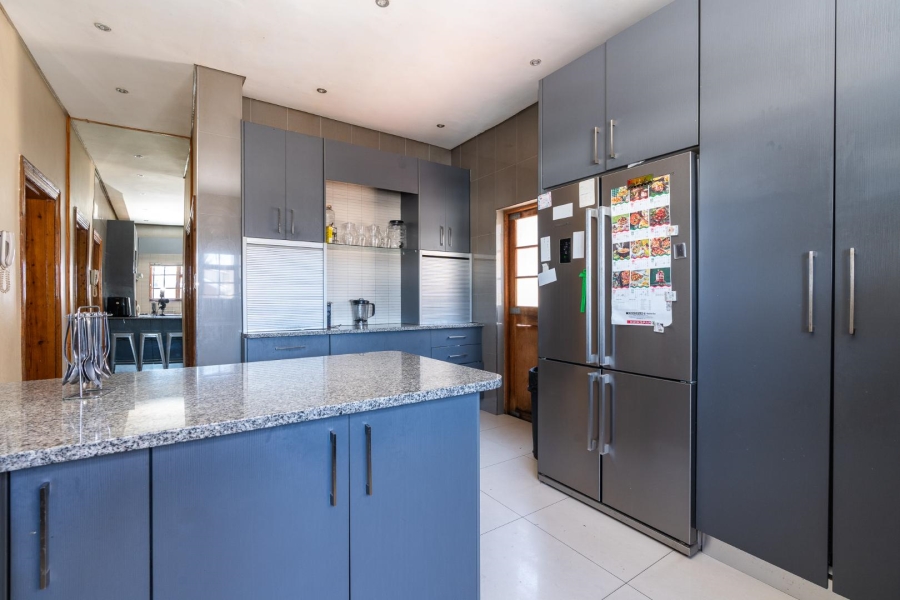 8 Bedroom Property for Sale in Walmer Estate Western Cape